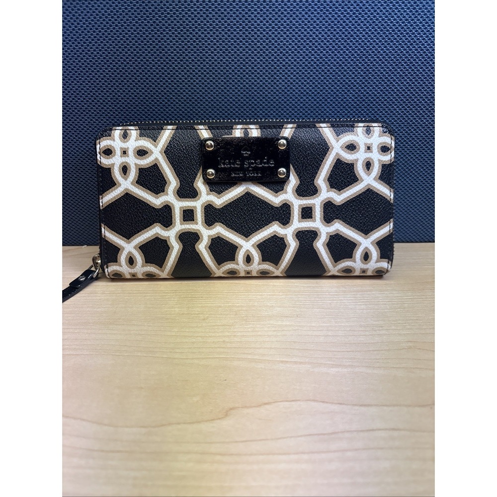 Authentic Kate Spade Long Leather Wallet. Read Description.